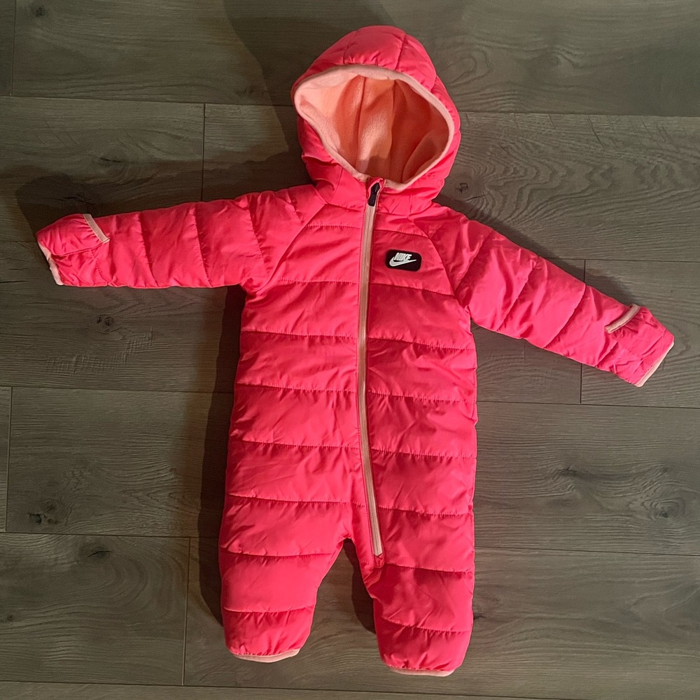 Nike infant snow suite 9M